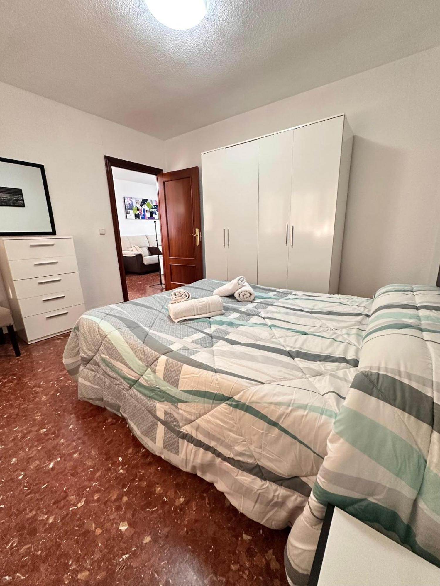 Piso Granada 3 Dormitorios Y Parking Privado Bagian luar foto